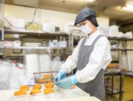 お惣菜準備中の様子